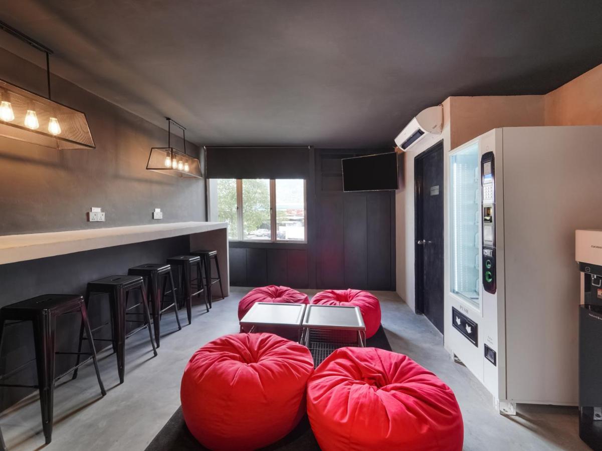 Oyo 89635 Modular Langkawi Capsule Hotel Padang Mat Sirat Exterior foto