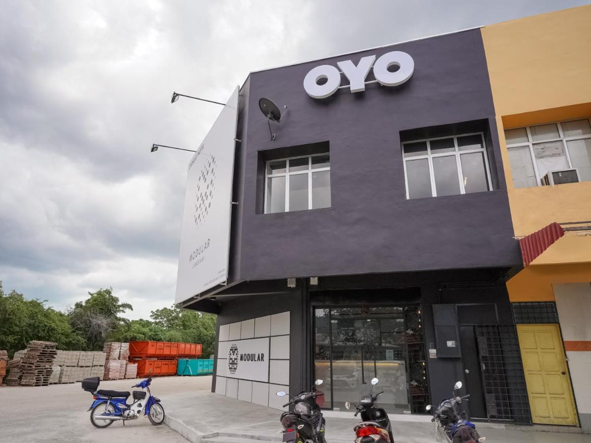Oyo 89635 Modular Langkawi Capsule Hotel Padang Mat Sirat Exterior foto