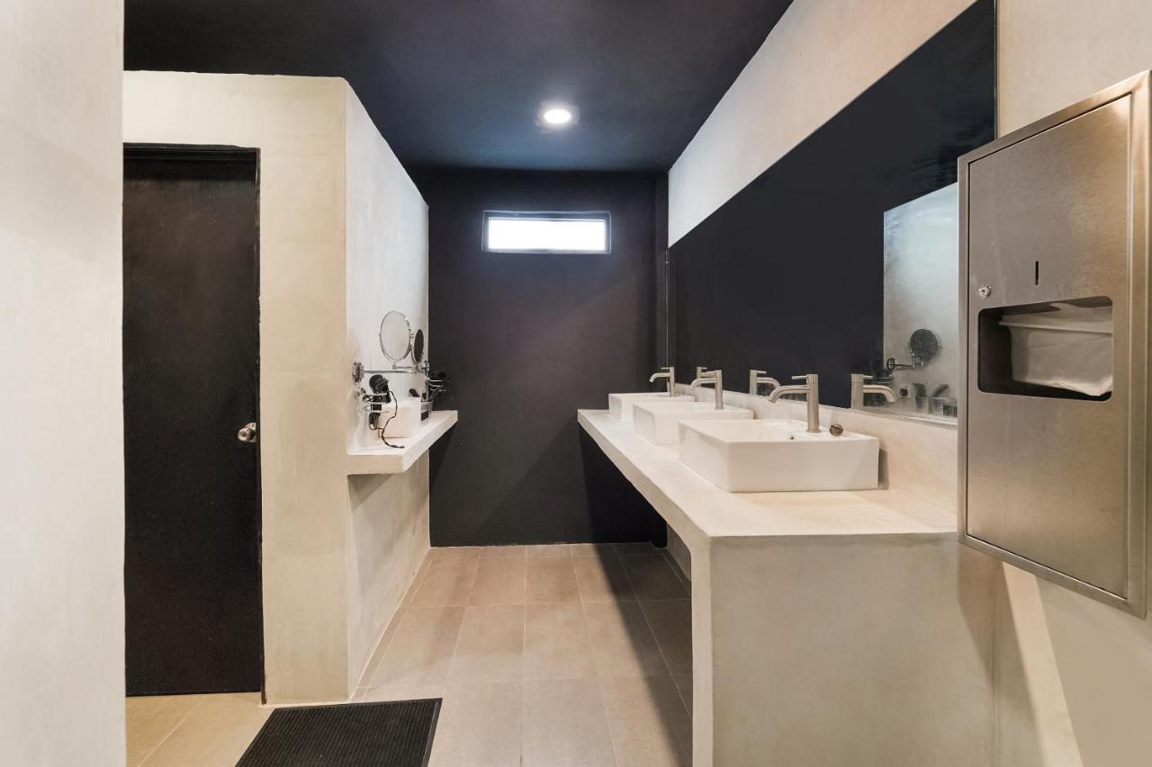 Oyo 89635 Modular Langkawi Capsule Hotel Padang Mat Sirat Exterior foto