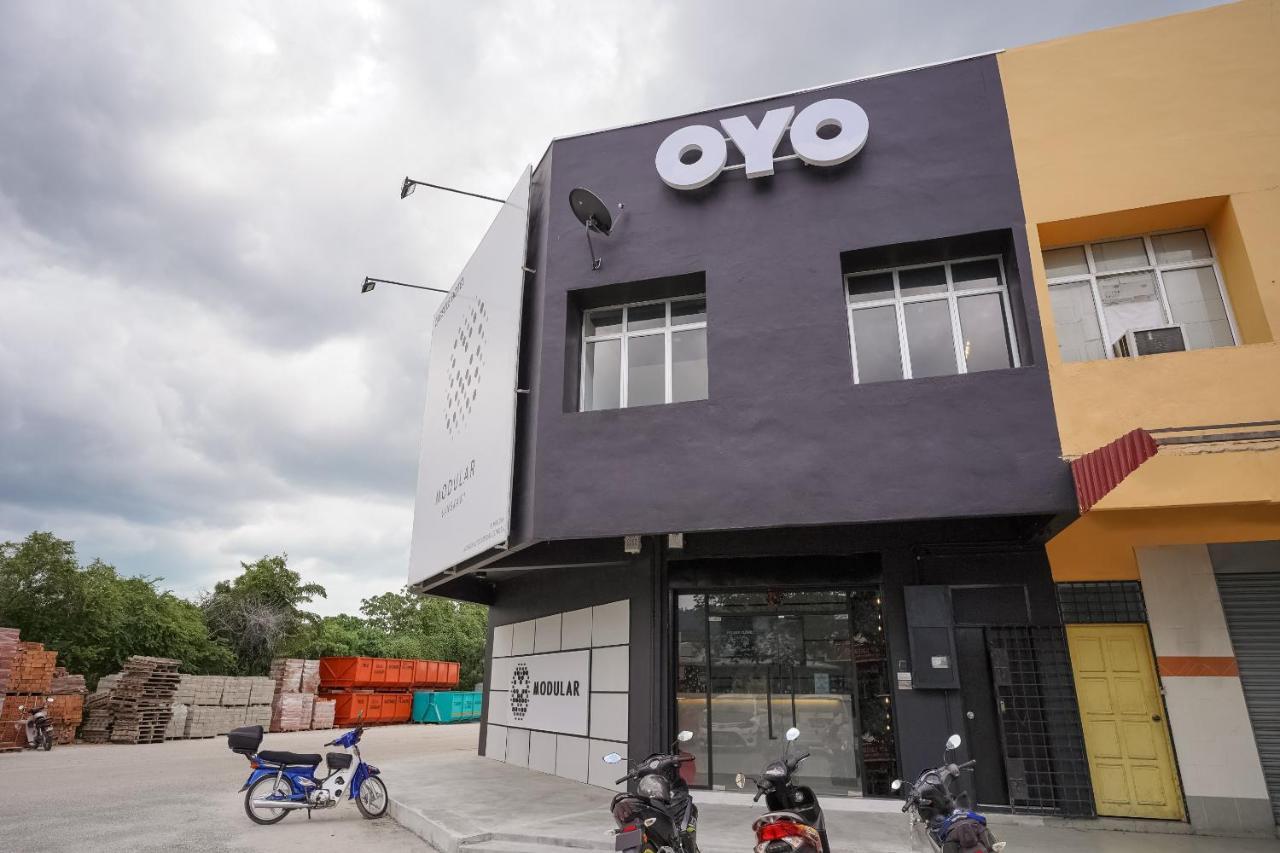 Oyo 89635 Modular Langkawi Capsule Hotel Padang Mat Sirat Exterior foto