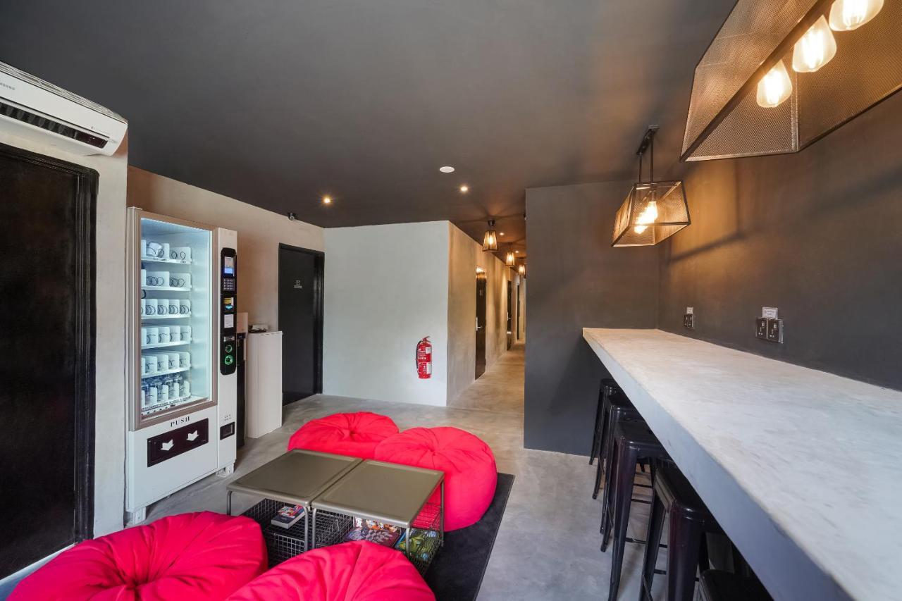 Oyo 89635 Modular Langkawi Capsule Hotel Padang Mat Sirat Exterior foto